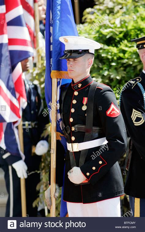 Military Officer Of The Us Marines In Honor Guard At The White House Stock Photo Alamy