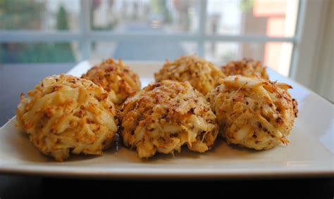 Add bread crumbs, mixing evenly. Real Maryland Crab Cake Recipe - Upright and Caffeinated