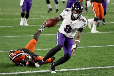 Start 'em, Sit 'em Week 15: Lamar Jackson, Deshaun Watson highlight