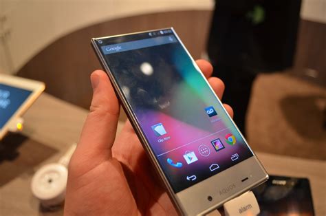 Mwc 2015 Sharp Aquos Crystal Hands On Cel Mai Original Design De