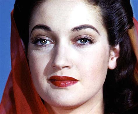 Famous 1940s Hollywood Faces And Their Make Up Vintage Hairstyles