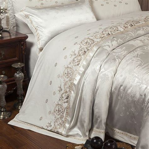 Laroux Luxury Jacquard Satin Bedding Set Roomie Design