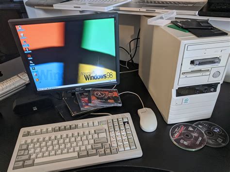 Decided To Build A Windows 98 Computer While I Was Self Isolating