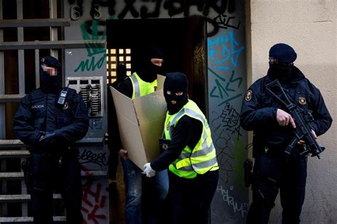 Catorce Detenidos Sospechosos De Planear Atentado En Barcelona Mundo