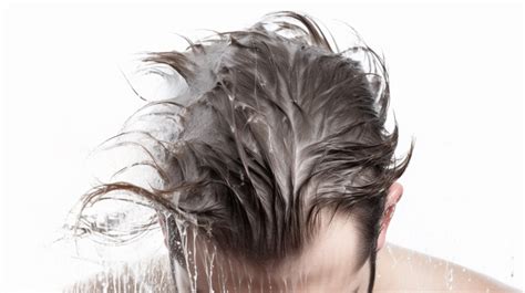髪を濡らすと頭皮が見えるのはなぜ？理由と注意点について解説 Agaのことを正しく学ぼう