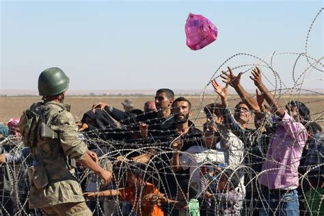 isis forays send waves of refugees into turkey the new york times