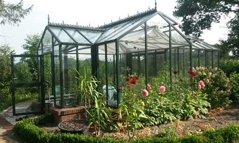 Freistehend im englischen stil garten heinemann in 2020 garten gewachshaus schiebefenster stil. Freistehende Gewächshäuser im Englischen Stil - Garten ...