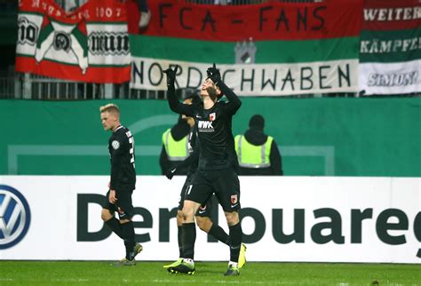 Michael gregoritsch, 27, from austria fc augsburg, since 2017 second striker market value: Augsburg dank Gregoritsch im Pokal-Viertelfinale - Sky ...