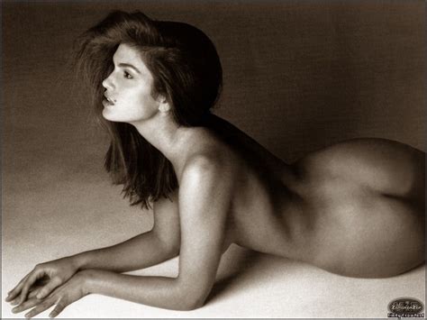 Naked Cindy Crawford Added 07192016 By Gwen Ariano