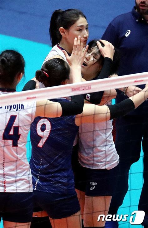 Jul 13, 2021 · 김연경 등 주전 선수들의 출장을 최소화하면서 이소영, 표승주 등 2진 멤버를 주로 기용해 경기력 면에선 다소 좋지 못한 평가를 받았다. news1 '주장' 김연경 "예전 배구할꺼면 라바리니 감독 지휘할 ...