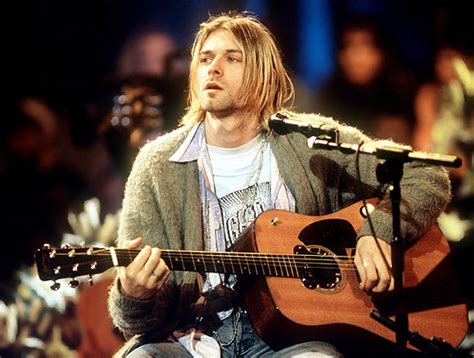 Cobain also began using heroin around this time. Biografia de Kurt Cobain