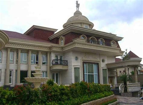 Baiklah, dari pada harus panjang lebar lebih baik kita cek secara langsung seperti apakah contoh gambar denah rumah modern minimalis? Contoh Desain Rumah Klasik Eropa Minimalis Modern
