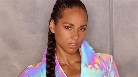 7 Times Alicia Keys Nailed Her No Makeup Look Like A Pro And Left Us In