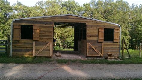Pallet Horse Shelters Easy Diy And Crafts