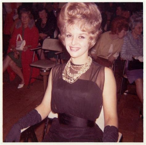 30 cool photos of blonde bouffant hair ladies in the 1960s nostalgic us treasures