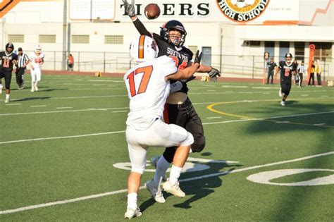 Sphs Friday Night Football Tigers Brace For Battle Against Rival San