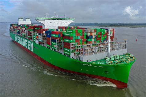 Ever Alot Größte Containerschiff Der Welt In Hamburg Eingelaufen