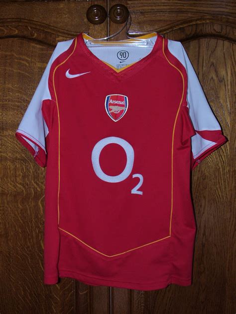 37,861,910 likes · 641,848 talking about this. File:Arsenal FC home kit 2004-05.jpg - Wikimedia Commons