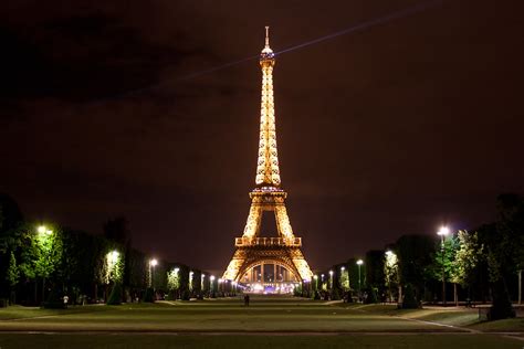 La Torre Eiffel De Noche Imagui