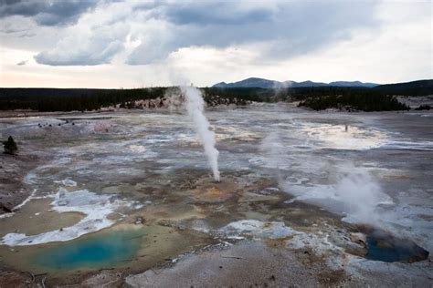 man dies after slipping into hot acid spring at yellowstone the people s voice