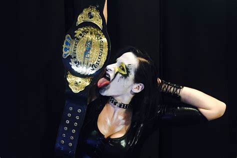 Indy Sexy Star Blesse Rosemary Pendant Triplemania Xxv Kushida Champion Du Monde Lutte