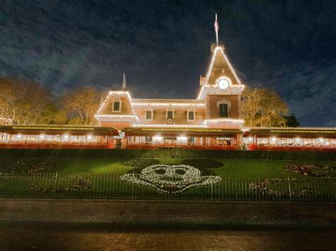 Main Gate Entrance At Night 🥰 Disneyland