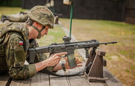 Poland Signs Major Contract For Msbs Grot Rifles And Vis 100 Pistols