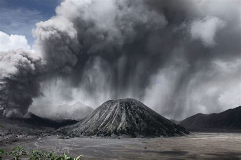 The Eruption Of Bromo Mountain This Was Taken 2 Months Before Biggest