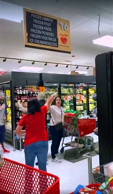 Fb Video Of Staten Island Shoprite Mob Yelling For Unmasked Woman To