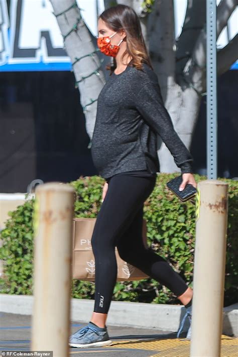 Jenson Button S Pregnant Fianc E Brittny Ward Dresses Her Baby Bump In