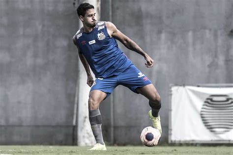 ✍️ welcome, lucas veríssimo!#wearebenfica pic.twitter.com/mzjvneetge. Lucas Veríssimo é visto como "intocável" até para ...