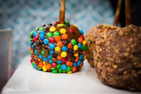 Amazing Candy Apples From Amy S Candy Bar At Apple Fest Caramel Apples Apple Candy Apples