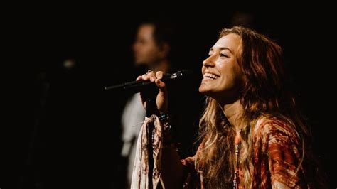 Lauren Daigle Announces Upcoming Christmas Tour To Share These Songs