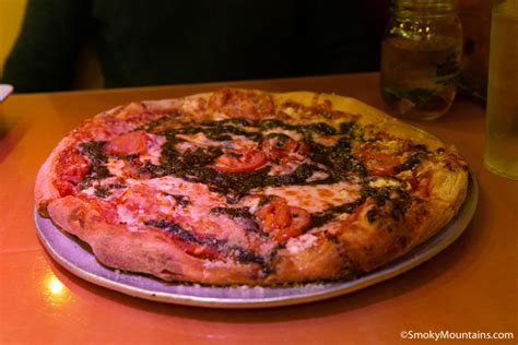 Mellow Mushroom At Christmas Place Pigeon Forge Tn Review