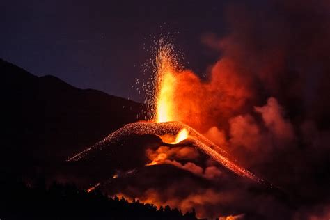 Bombas Para Frenar El Volcán De La Palma