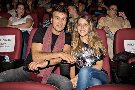 Sara carreira acaba de lançar o seu novo ep e tem sido convidada para muitas entrevistas para falar sobre a sua carreira na música. Caras | Tony Carreira diverte-se com a filha Sara