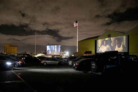 F5 - Você viu? - Cinemas drive-in ressurgem nos EUA com pandemia de
