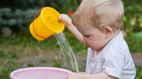 How Kids Benefit From Playing With Water
