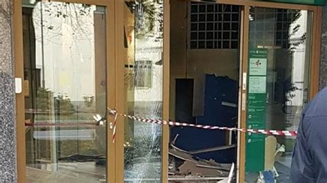 Usa il nostro localizzatore di filiali per trovare il il bancomat o la filiale di banca dell'adriatico a azzano san paolo e ottenerne gli orari di apertura, le. Boffalora, esplode la banca Intesa San Paolo piazza Matteotti