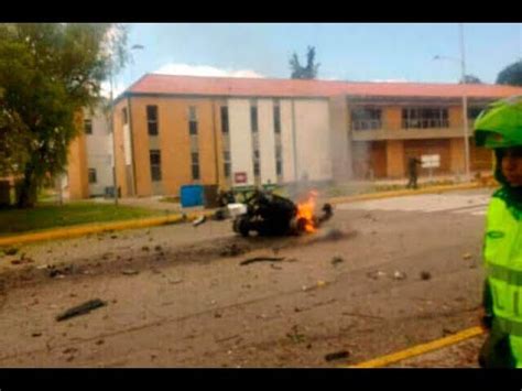 Se detuvo cerca a una estacíon de transmilenio, donde una persona se bajó, entró a la escuela y estuvo allí casi un. Carro bomba en la Escuela General Santander de Bogotá ...