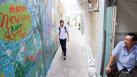 Elderly Man Beautifies Ho Chi Minh City Alleys With Murals Tuoi Tre News