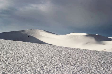Incredible photos capture freak snowfall in the sahara desert, believed to be first time it has fallen on the unforgiving red dunes in almost 40 years. Rare snow covers the Sahara Desert in Algeria - Second ...