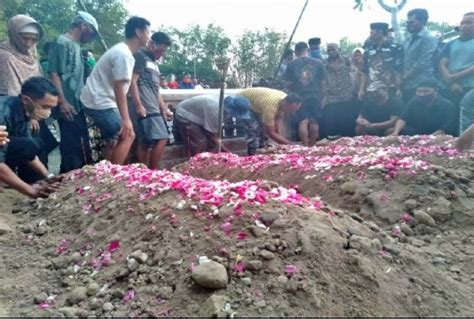 Empat Jenazah Korban Pembunuhan Keji Dimakamkan Satu Liang Lahat