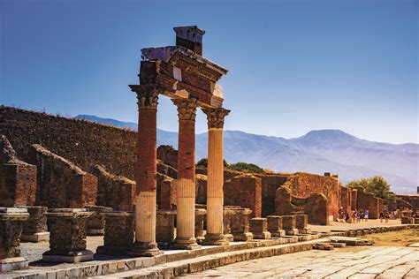 How many people were killed at pompeii? Rediscovering Pompeii