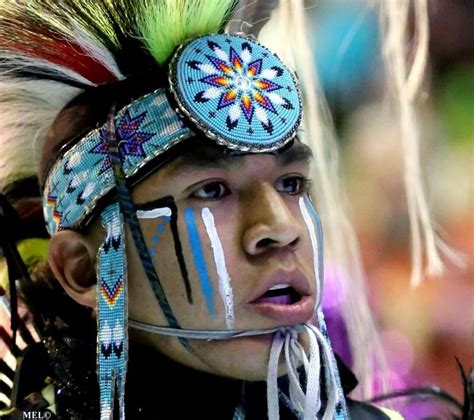 Pin By Osi Lussahatta On Ndn Native American Regalia Native American Festival Captain Hat