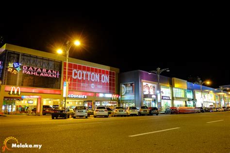 In february 2008, carrefour was opened as their anchor tenant, later on june 2008 golden screen cinemas commenced business. Dataran Pahlawan Megamall - goMelaka