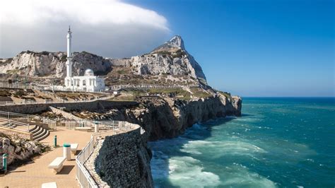 Gibraltar, british overseas territory occupying a narrow peninsula of spain's southern mediterranean coast, northeast of the strait of gibraltar. Klimacie Gibraltar - Temperatura • Kiedy jechać • Pogoda