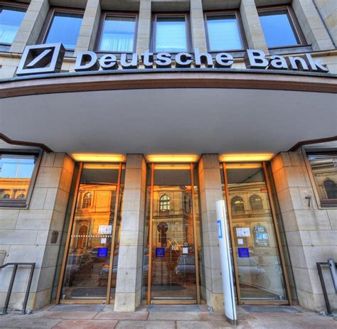 Geldinstitute Deutsche Bank Entdeckt Den Filialleiter Neu Welt