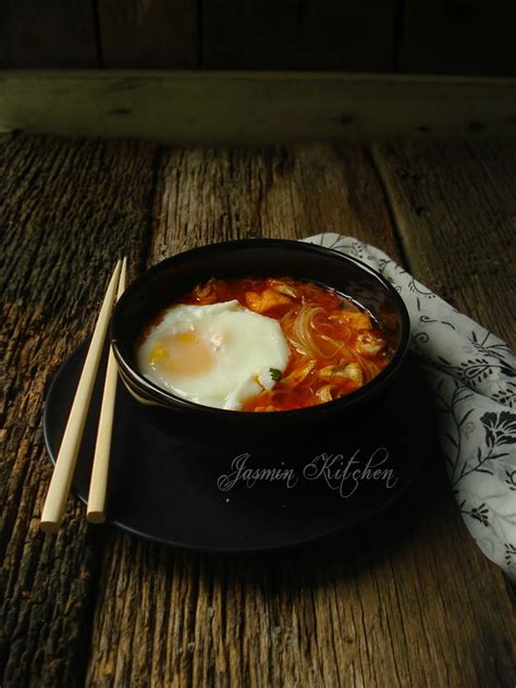 Tak masalah, bihun juga bisa diolah jadi menu mie kuah yang enak dan sedap kok. jasmin's kitchen: BIHUN KUAH PEDAS