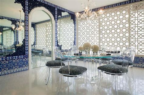 Moroccan style is a new trend in decoration which takes its roots from moorish architecture and moroccan architecture, it has been made popular by the vogue of riads renovation in marrakech. Moroccan Style Interior Design Ideas, Elements, Concept ...